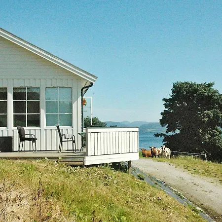 Hébergement de vacances Two-bedroom Holiday In Averoy 3 *